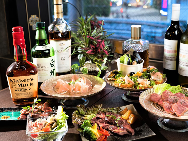 ★憧れのバーカウンターカップルプラン！乾杯スパークリングワイン＆２ドリンク＆特製牛ハラミステーキ等料理6品付！ 6,000円 → 5,000円 - 渋谷 高級 個室カラオケ パレスラウンジ