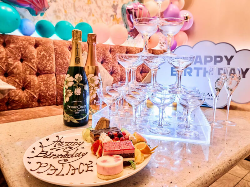 渋谷 高級 個室カラオケ パレスラウンジ - 豪華バルーン＆特製ケーキ付♪『最強！誕生日＆記念日プラン』2.5H飲み放題 ＋ 料理全9品付き♪ 6,500円 → 6,000円